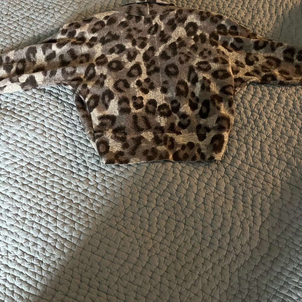 Banana Republic Leopard Patterned Sweater/Shrug - image 4